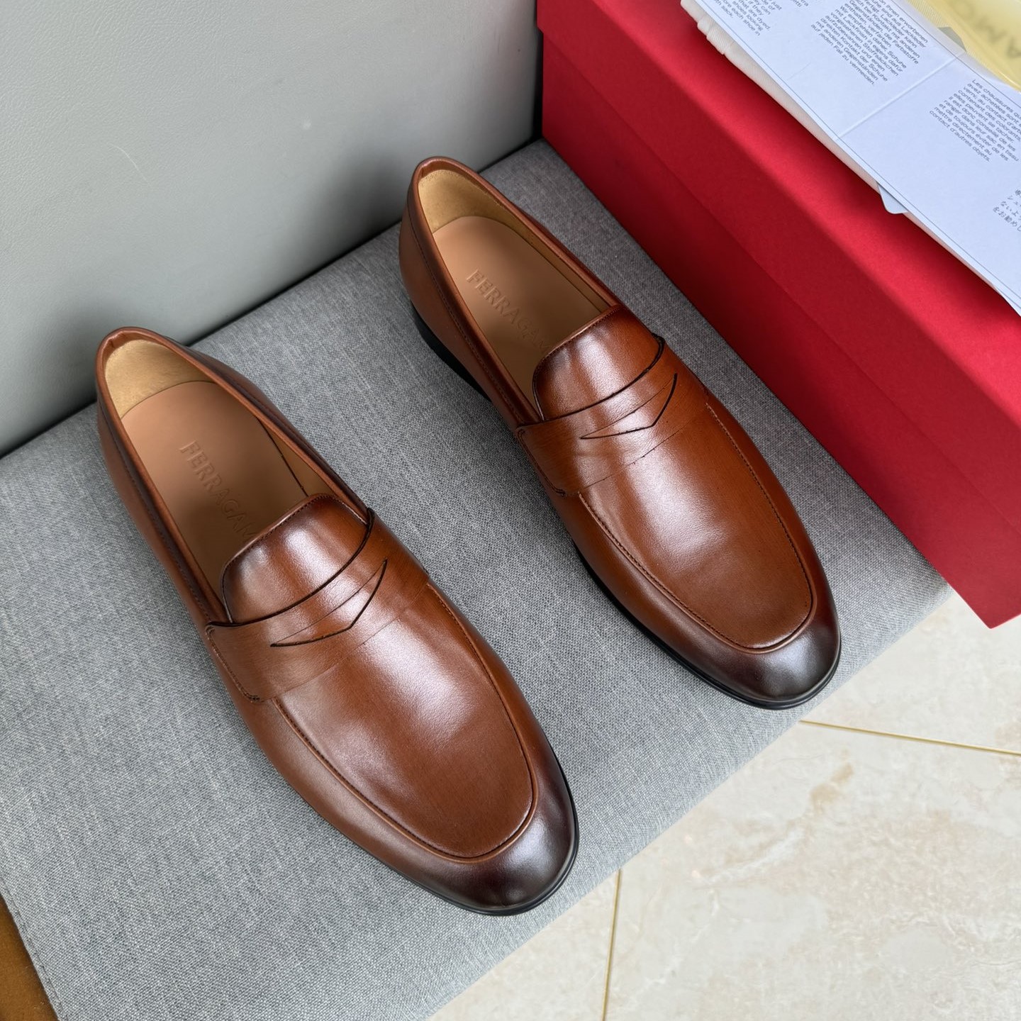 페레가모 남성 로퍼