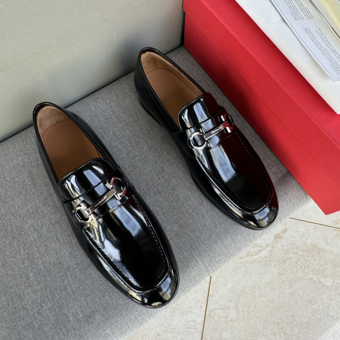 페레가모 남성 로퍼