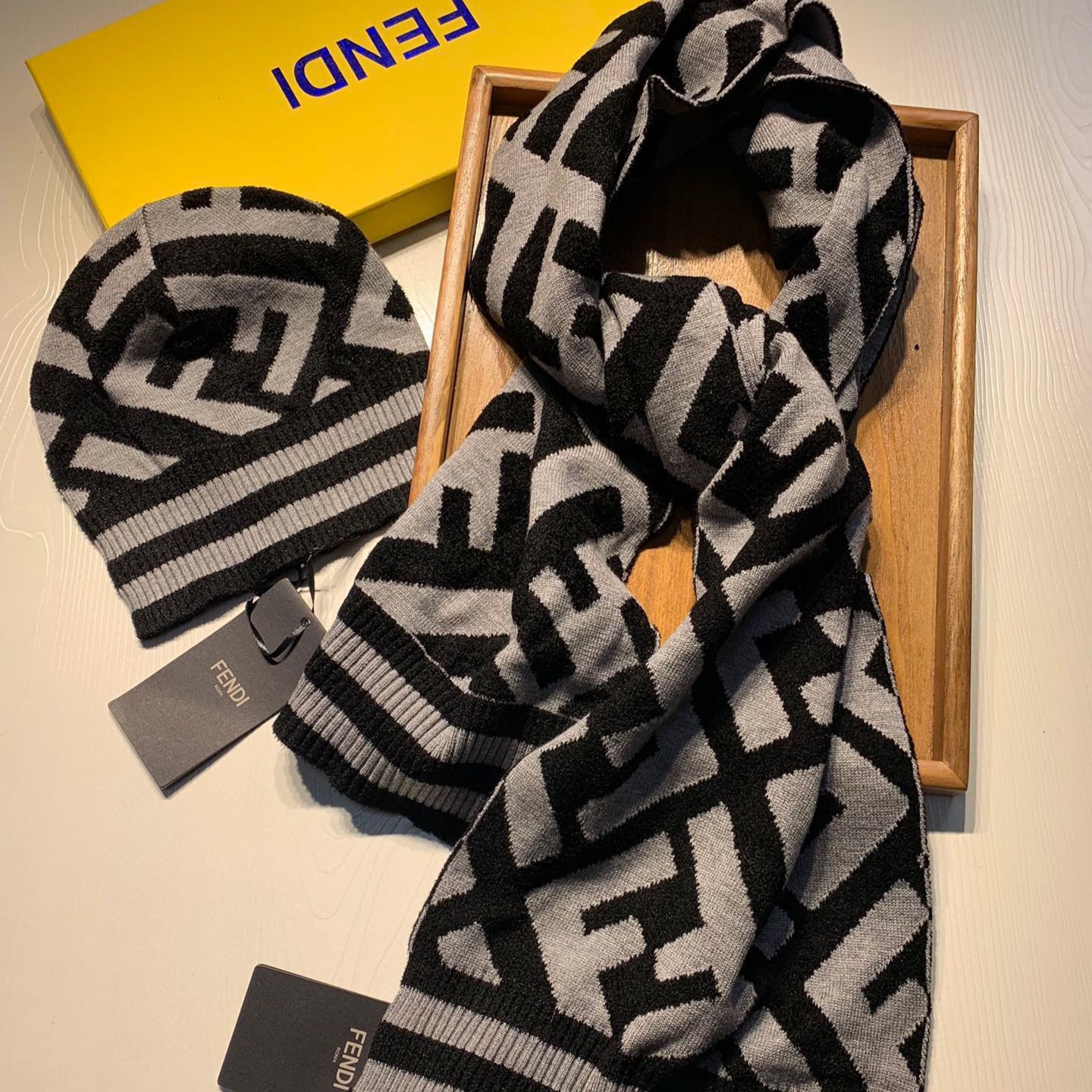 펜디 머플러 목도리 비니 세트