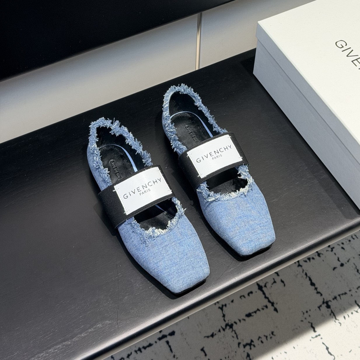 지방시 플랫슈즈