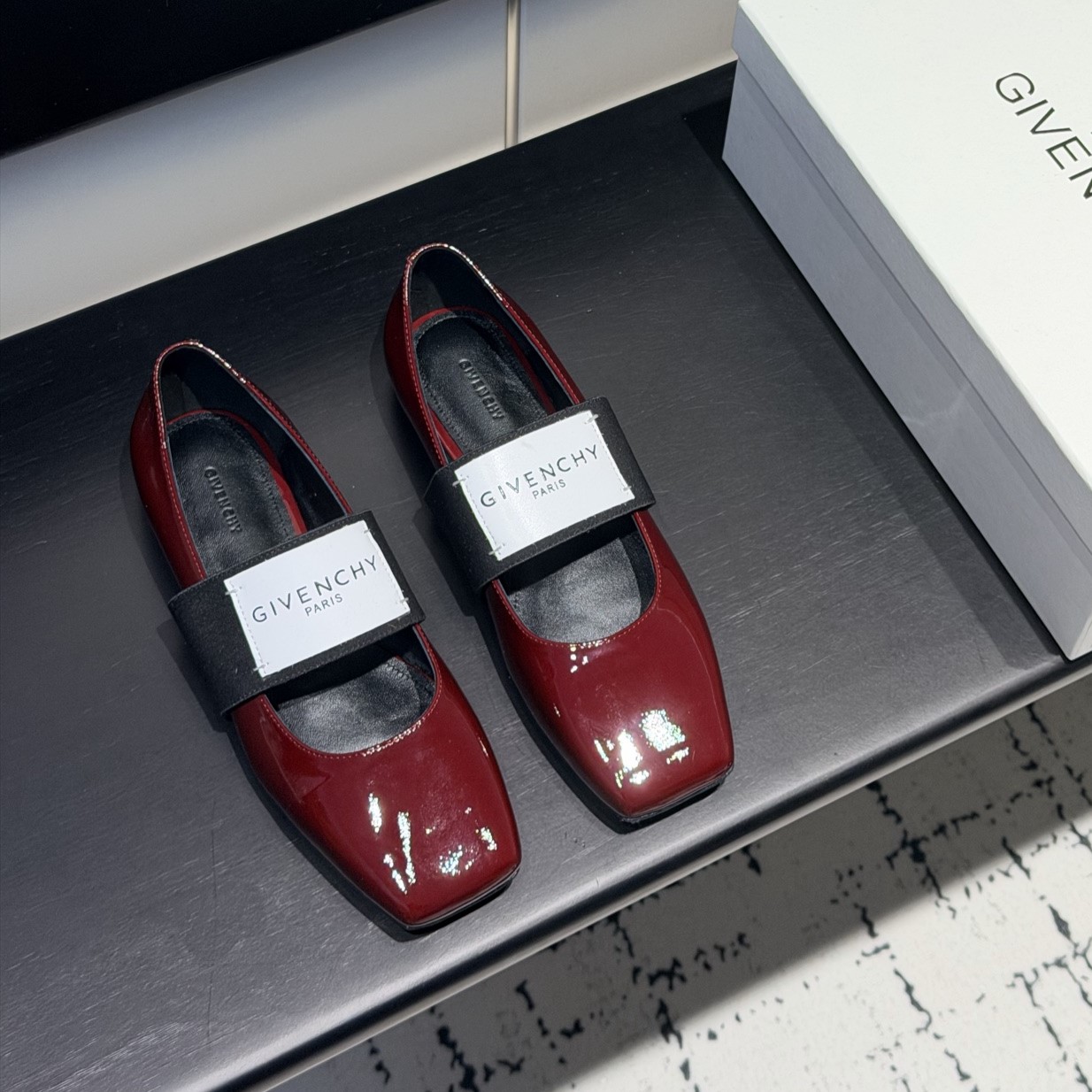 지방시 플랫슈즈