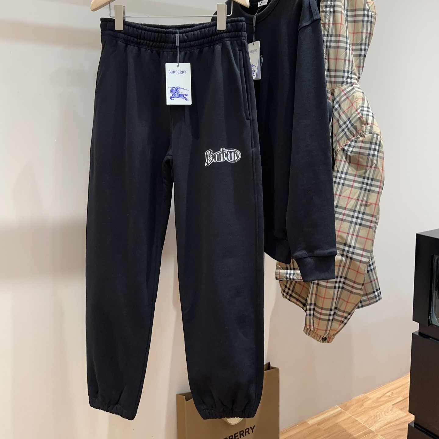 버버리 트레이닝 팬츠 남녀공용