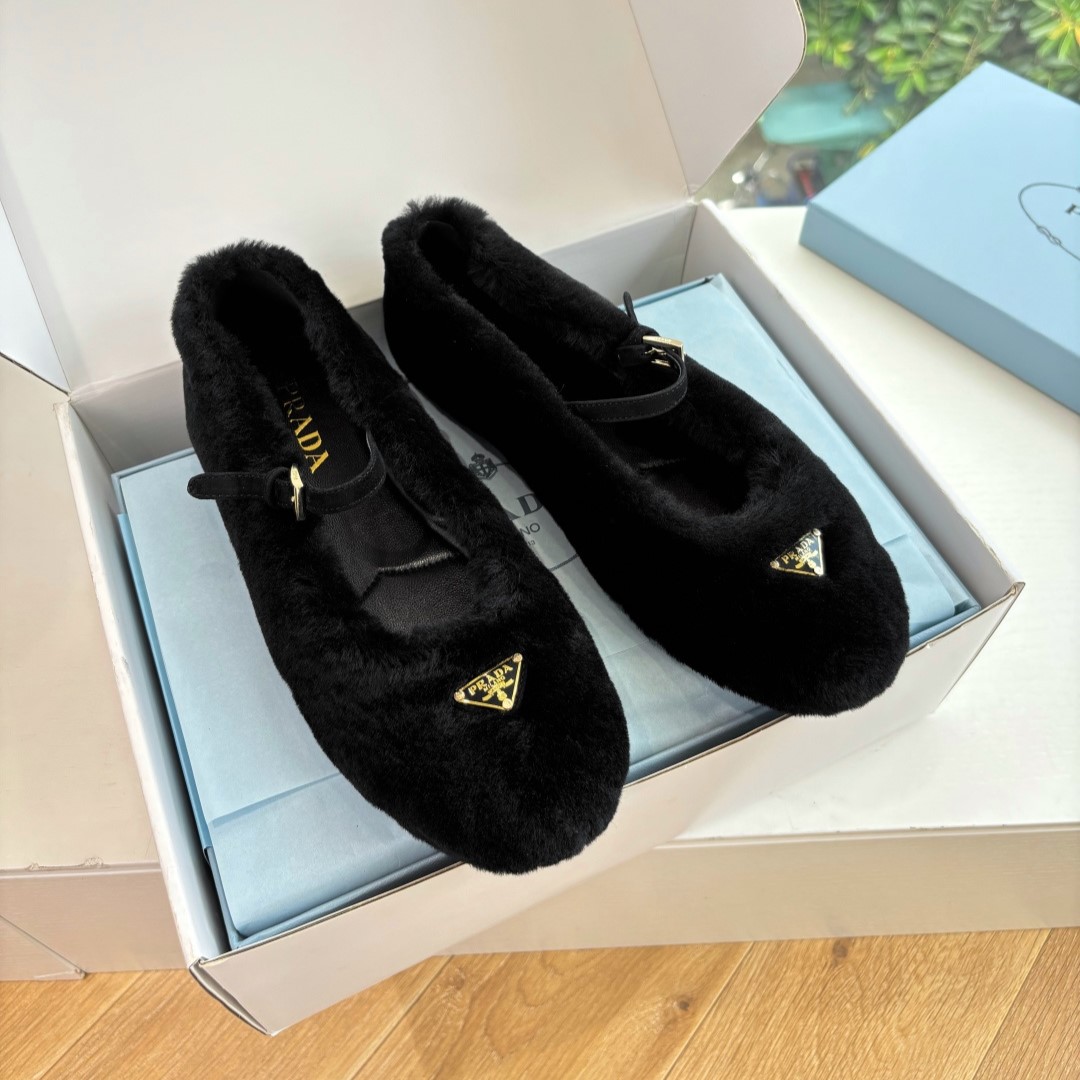 프라다 시어링 발레리나 플랫슈즈