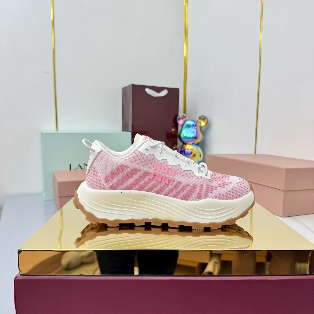 미우미우 테크니컬 페브릭 스니커즈