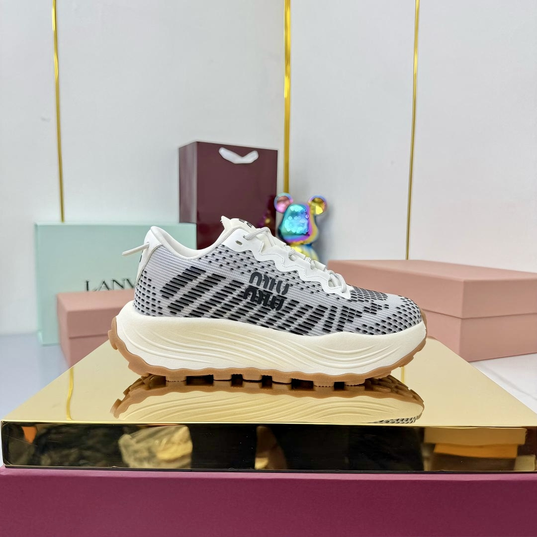 미우미우 테크니컬 페브릭 스니커즈