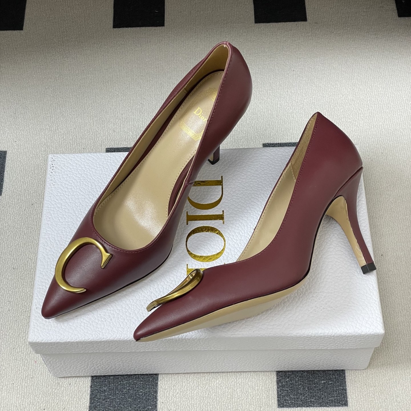 디올 펌프스 미들힐 하이힐