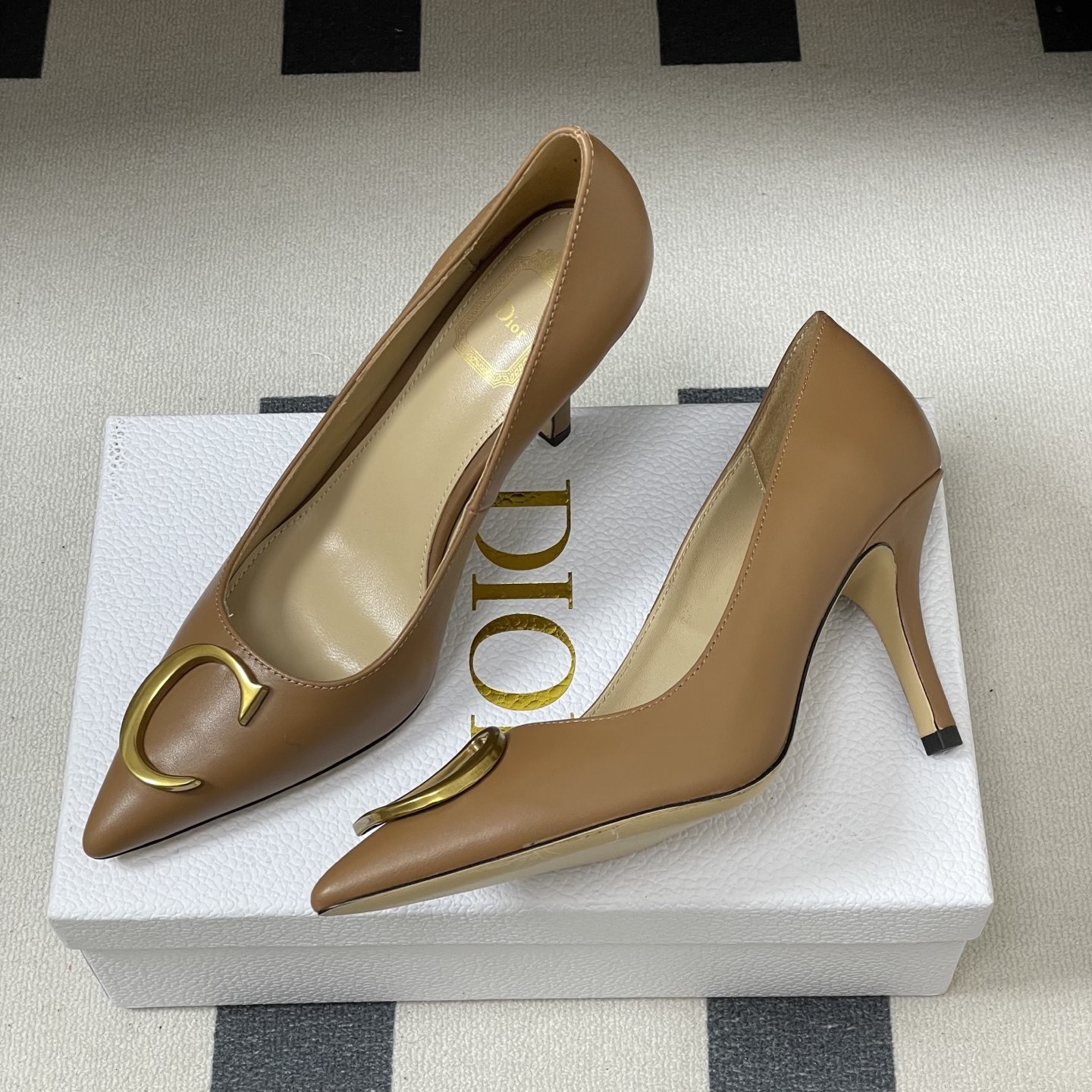 디올 펌프스 미들힐 하이힐