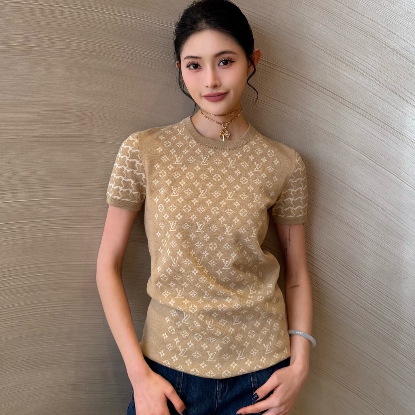 루이비통 여성 니트 반팔티 2가지 색상