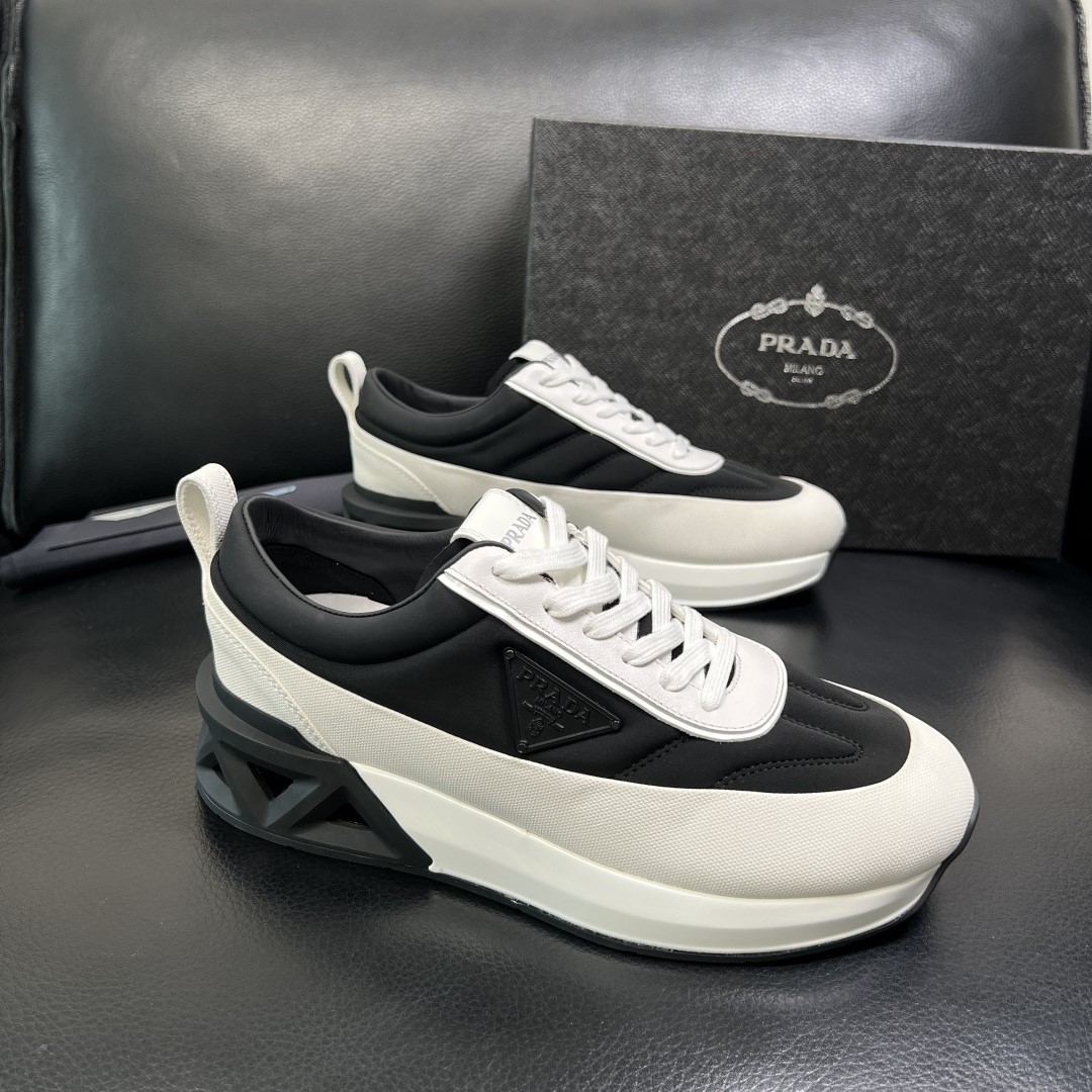 프라다 남성 스니커즈