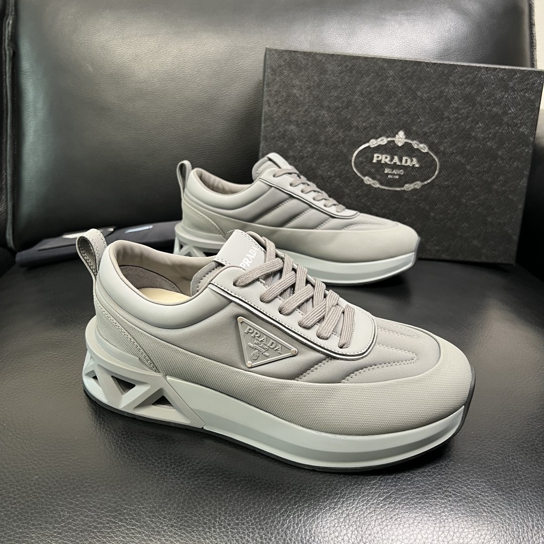 프라다 남성 스니커즈