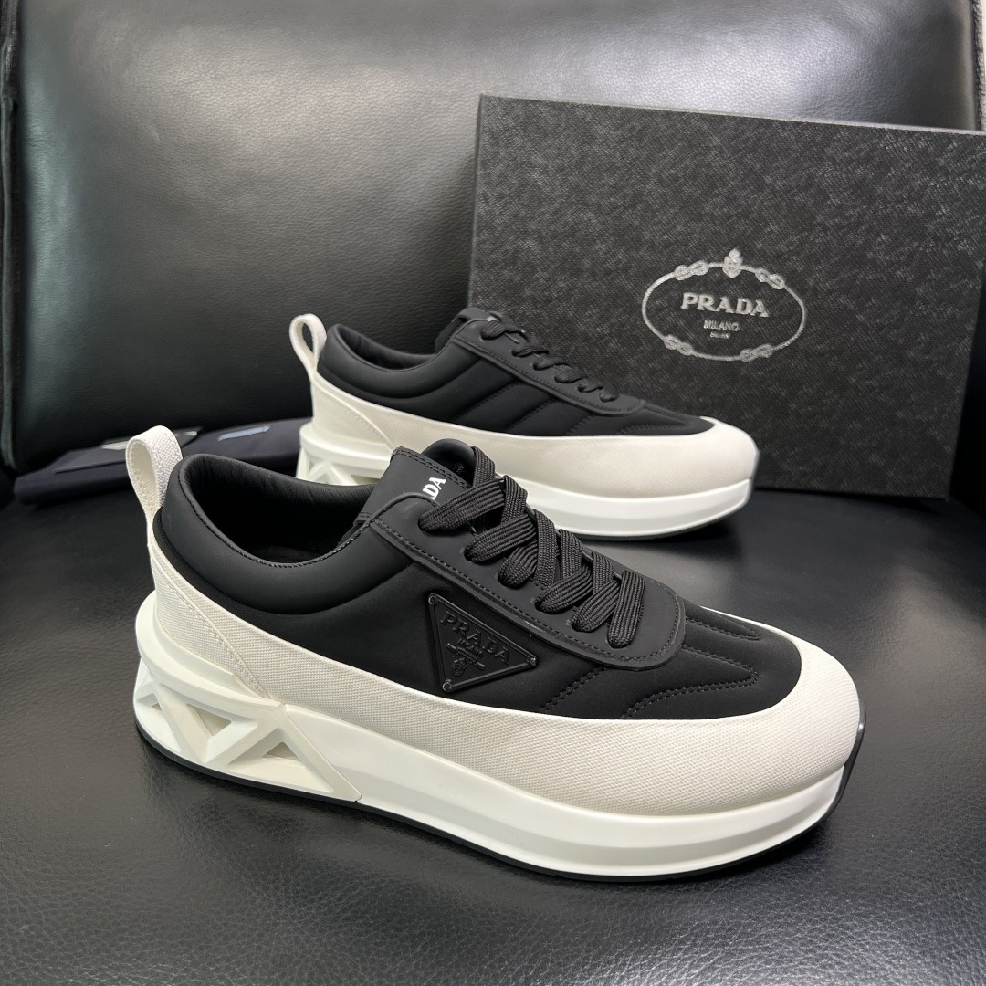 프라다 남성 스니커즈