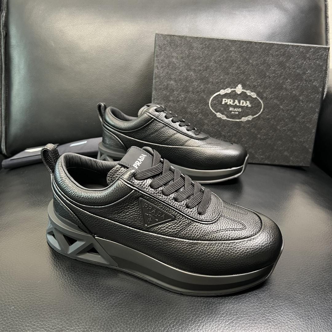 프라다 남성 스니커즈