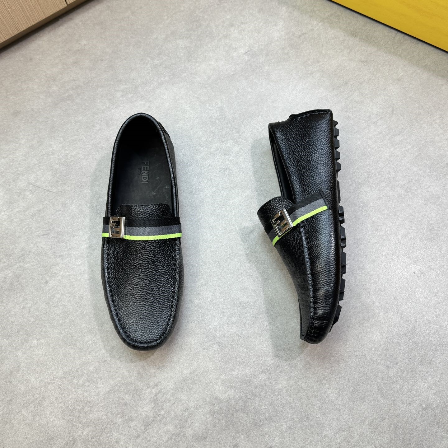 펜디 남성 로퍼