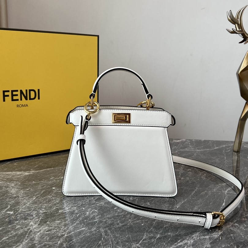 펜디 피카부 아이씨유 쁘띠 블랙 가죽백 토트백 8BN335