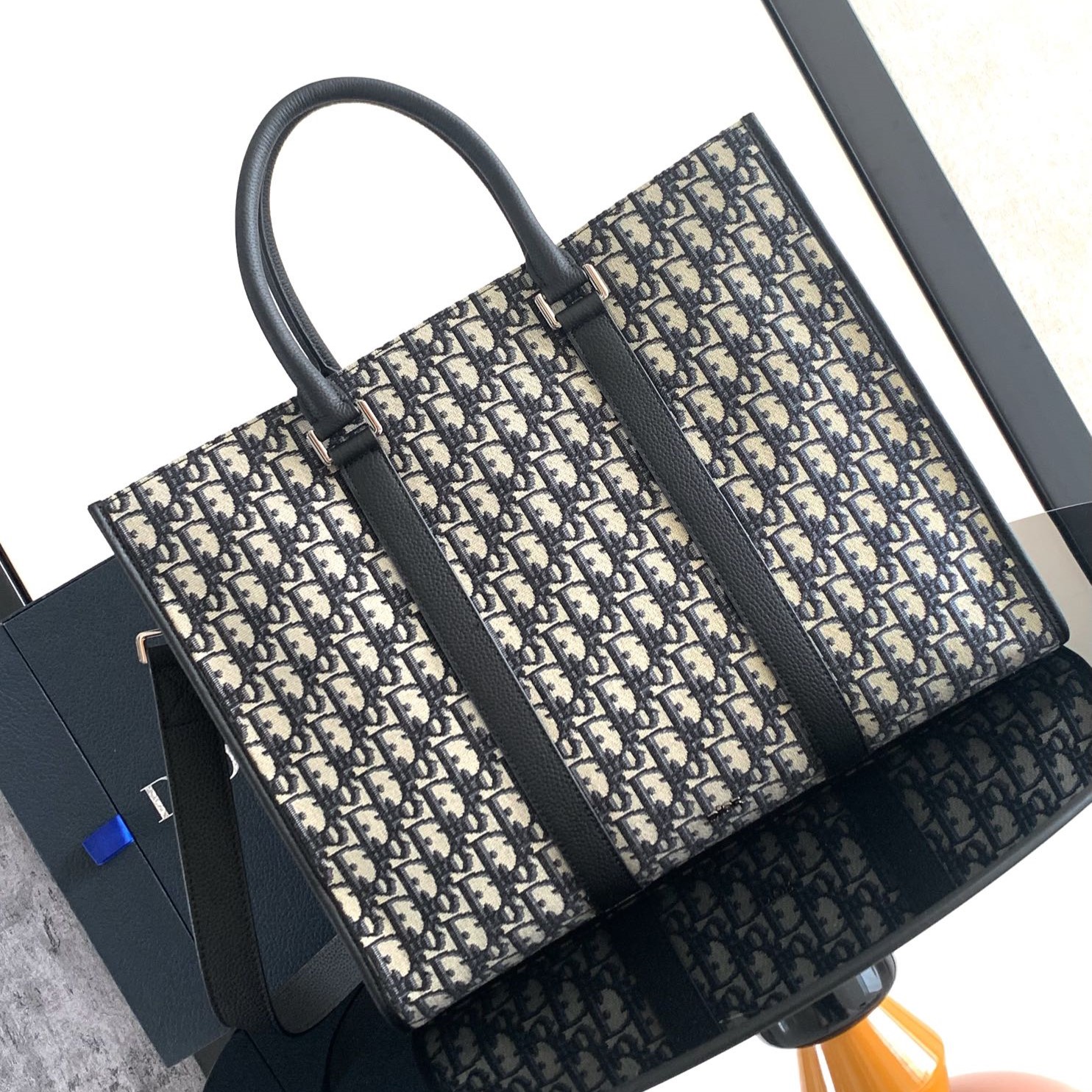 디올 오블리크 이스트웨스트 토트백 1ESSH232Y