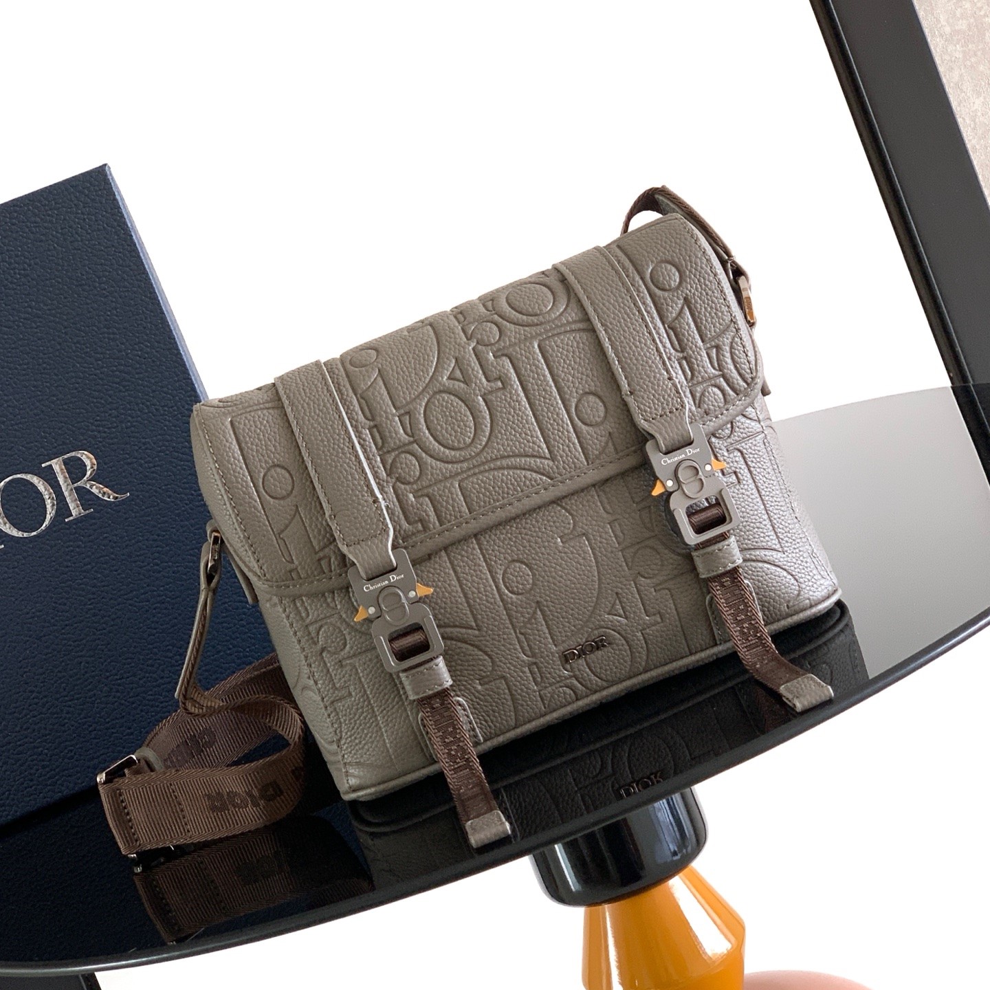 디올 오블리크 힛 더 로드 크로스백  1ESPO333YK