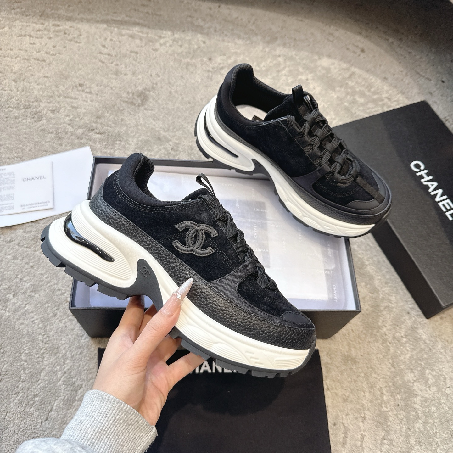 샤넬 믹스드파이버 스웨이드 카프스킨 런닝화 여성 스니커즈