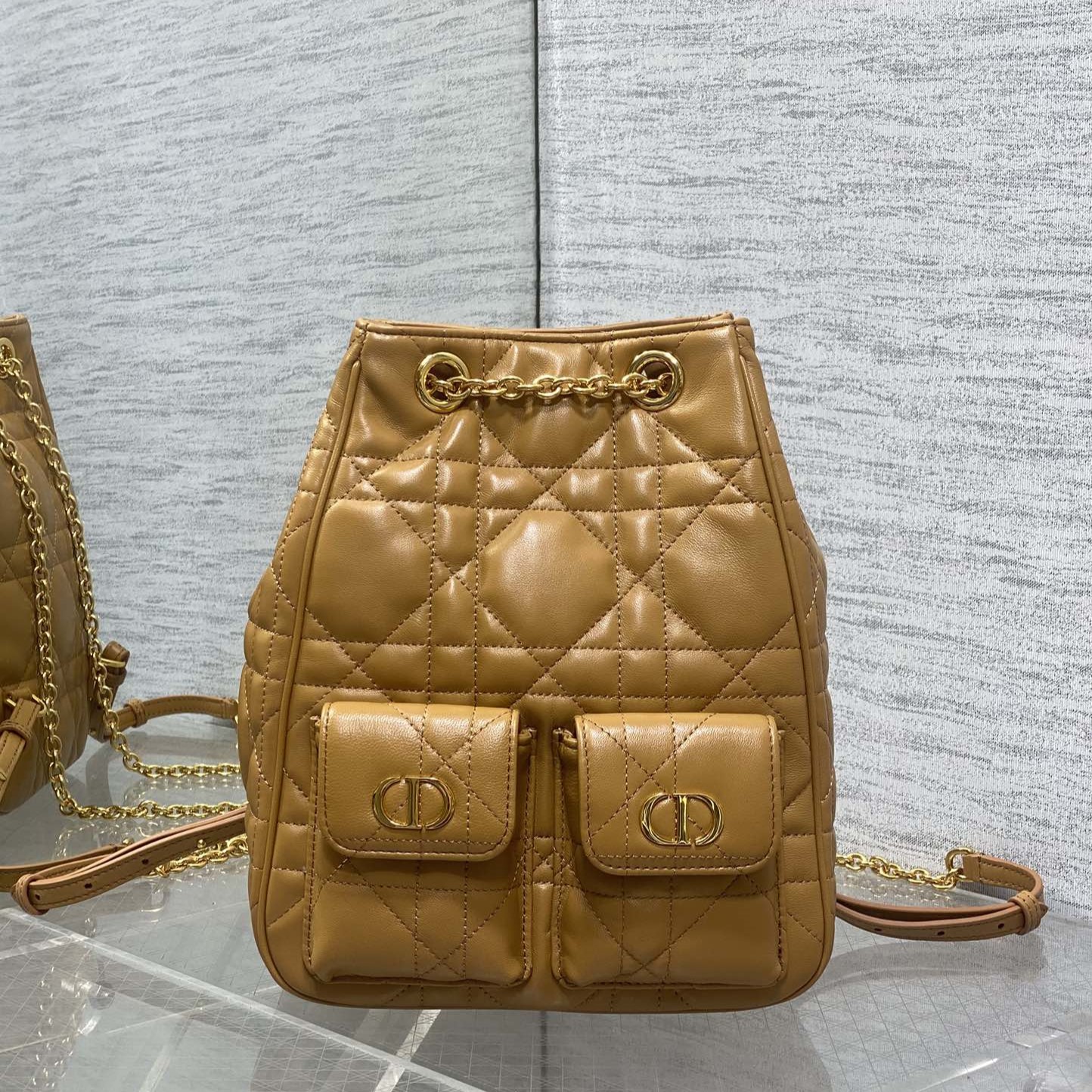 디올 카로 미듐 멀티캐리 까나쥬 백팩