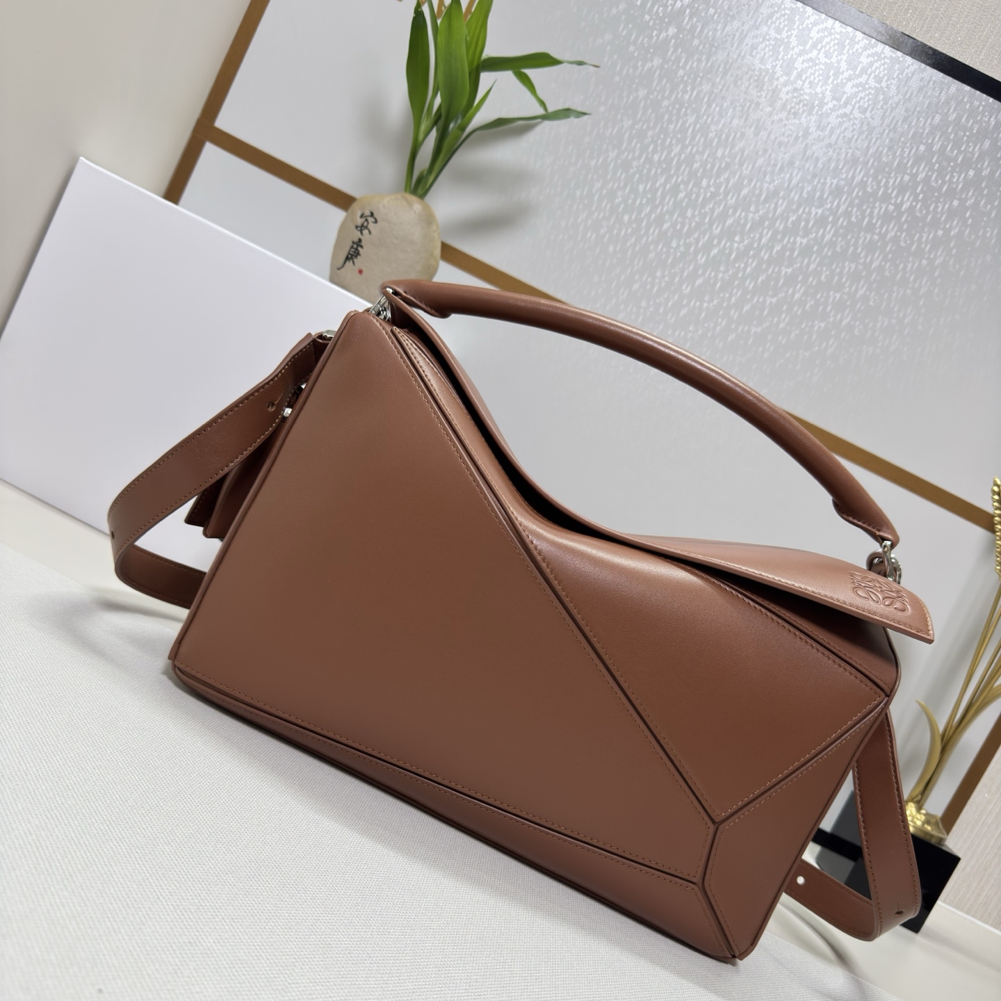 로에베 라지 퍼즐백 652567