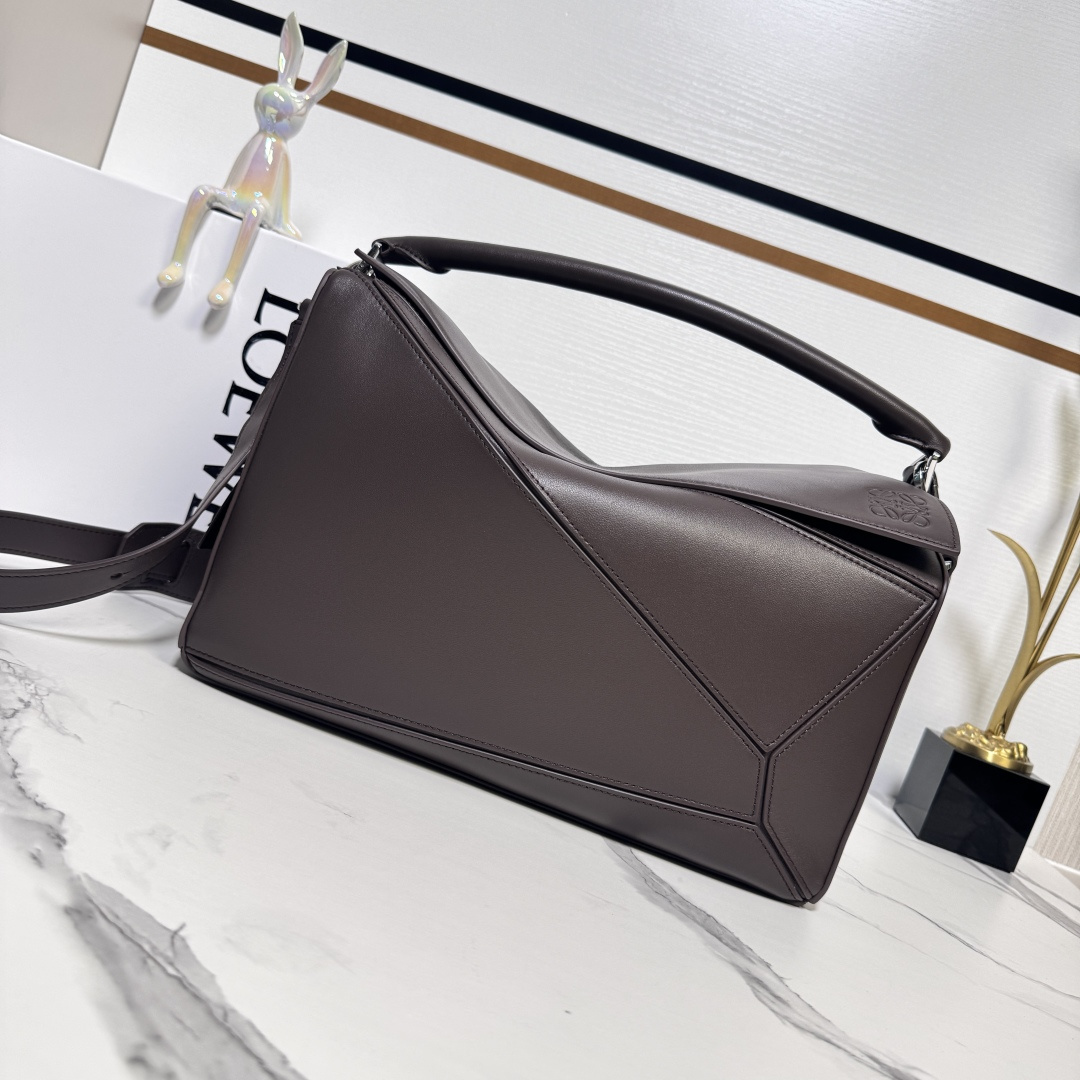 로에베 라지 퍼즐백 652567