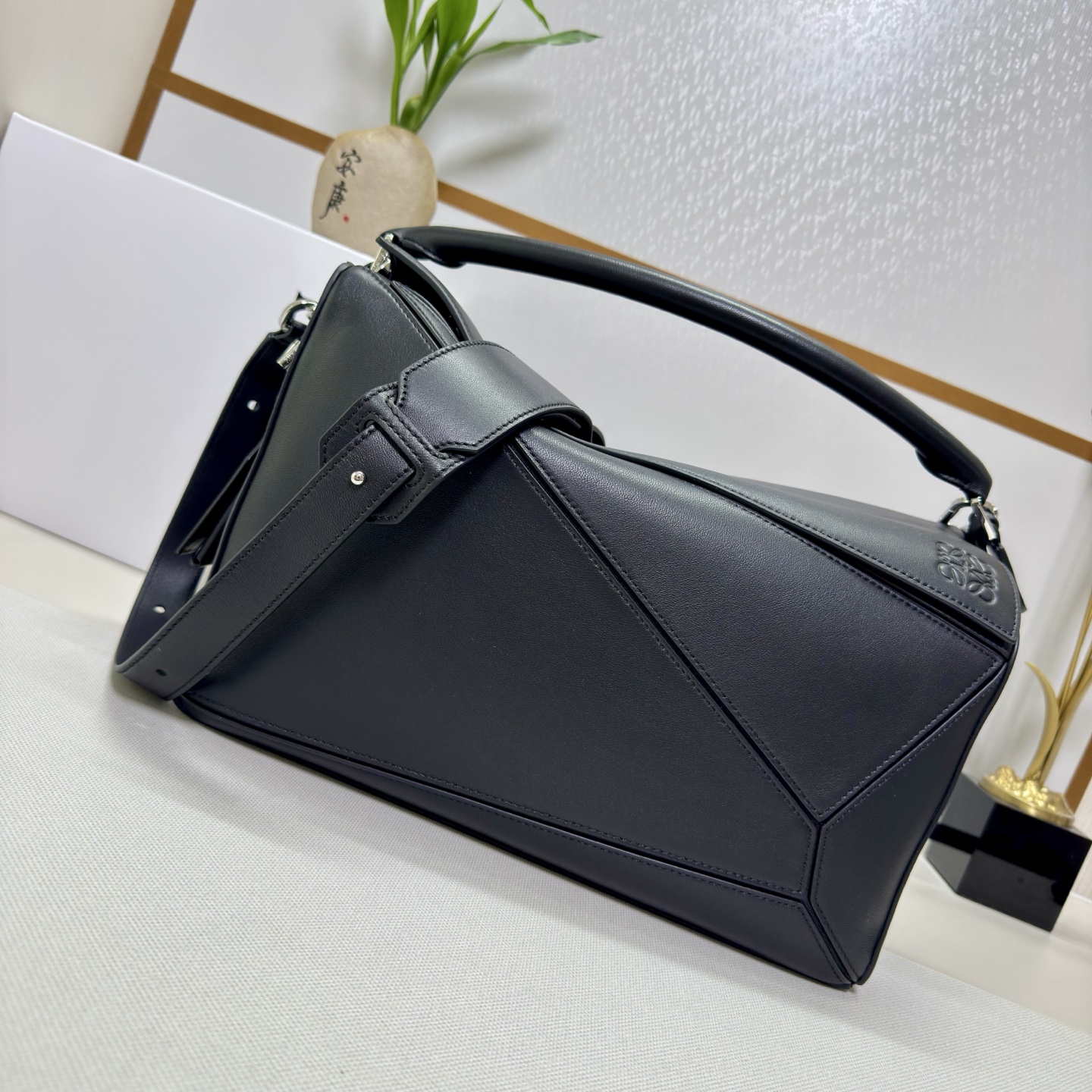 로에베 라지 퍼즐백 652567