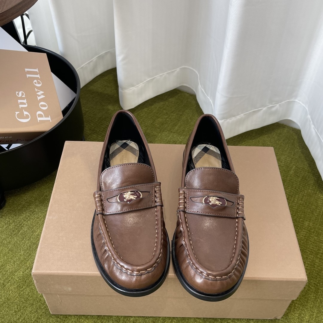 버버리 여성 로퍼