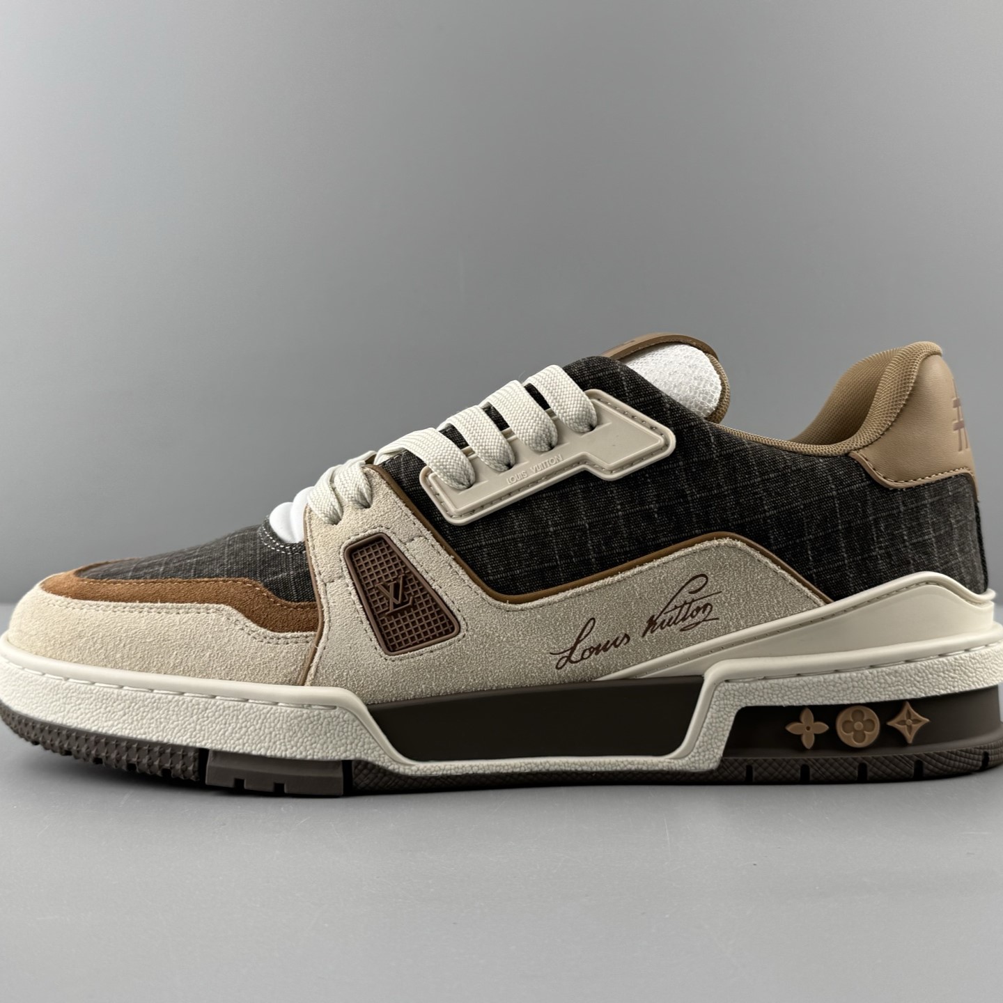 루이비통 트레이너 스니커즈 남녀공용