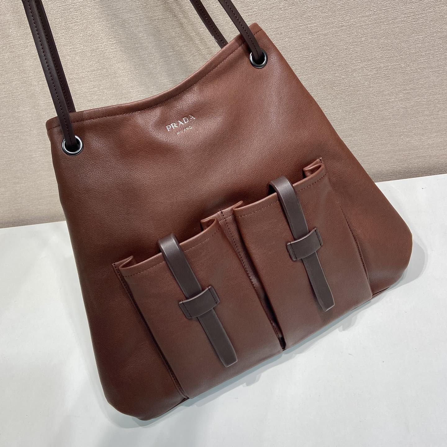 프라다 루트 라지 가죽 토트백 1BC293