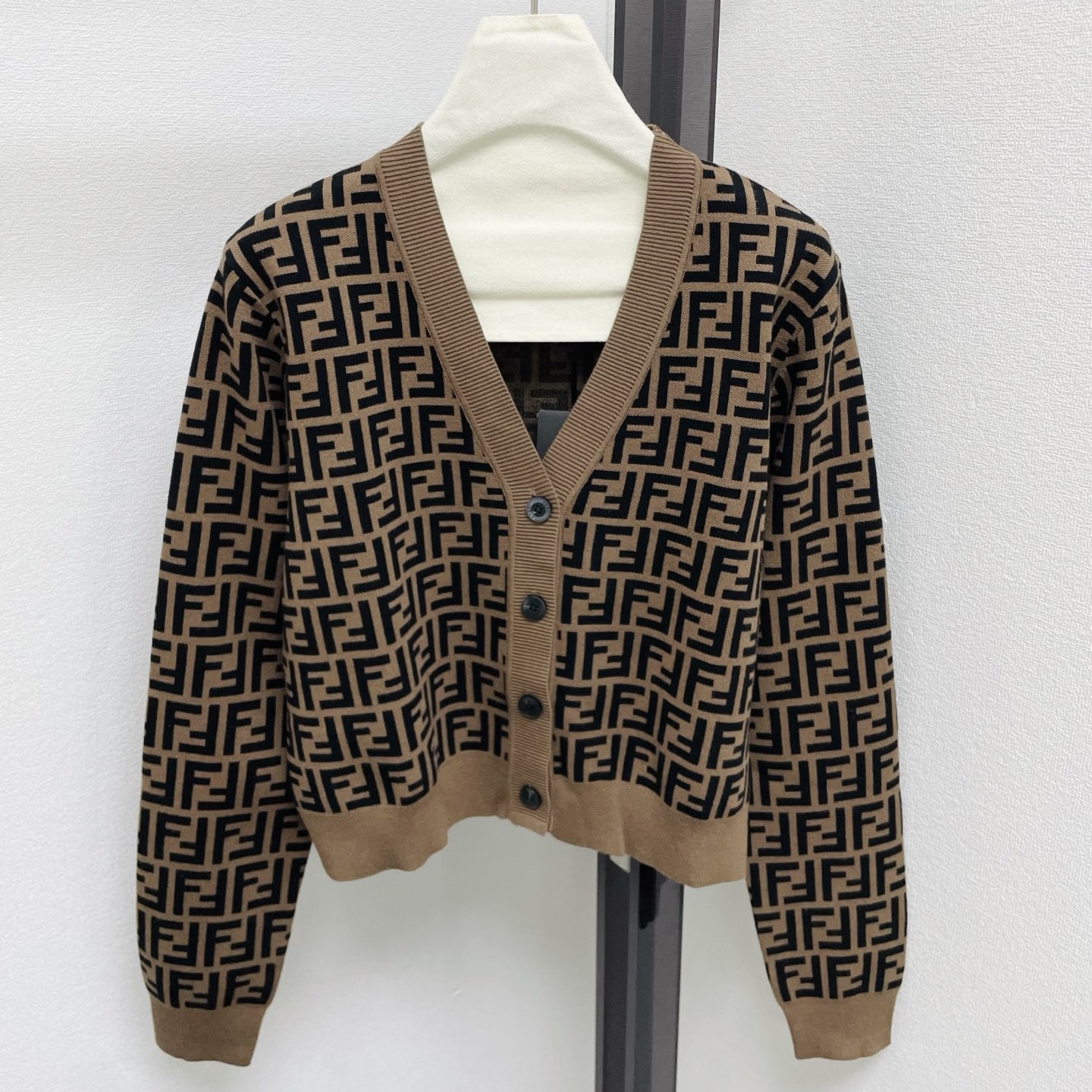 펜디 여성 크롭 가디건