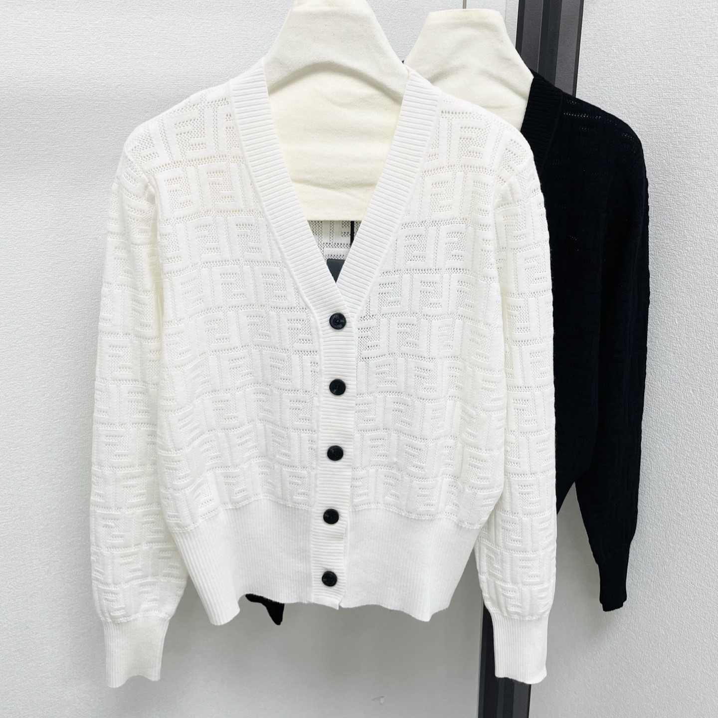 펜디 여성 크롭 가디건