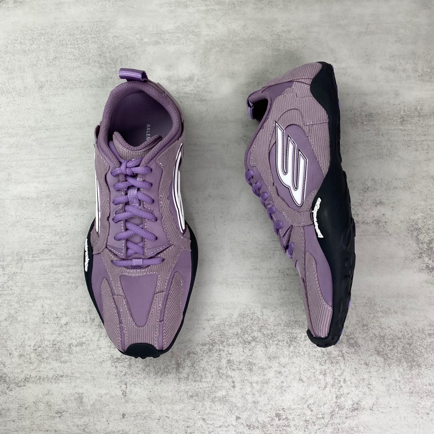 발렌시아가의 먼데이 울트라 여성 스니커즈