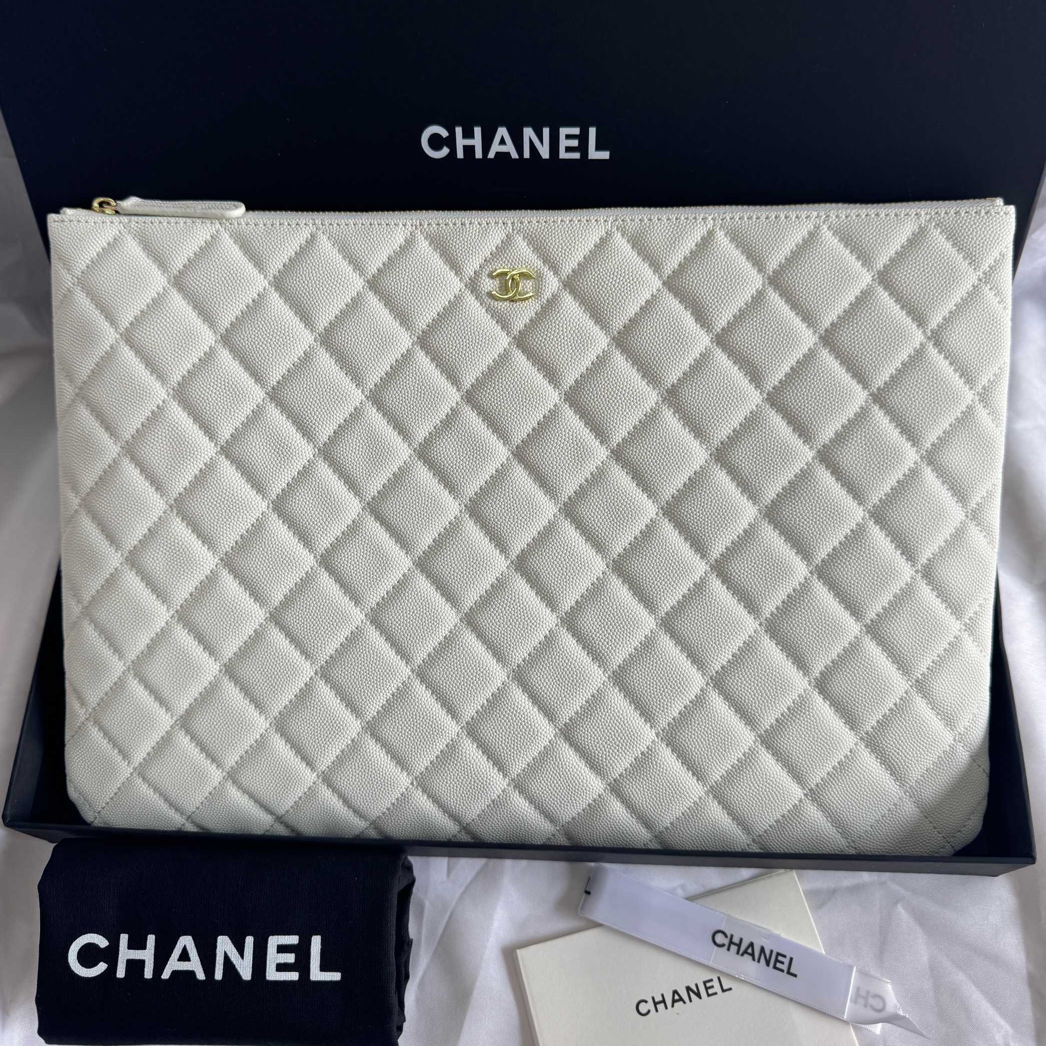 샤넬 클래식 캐비어 클러치 라지