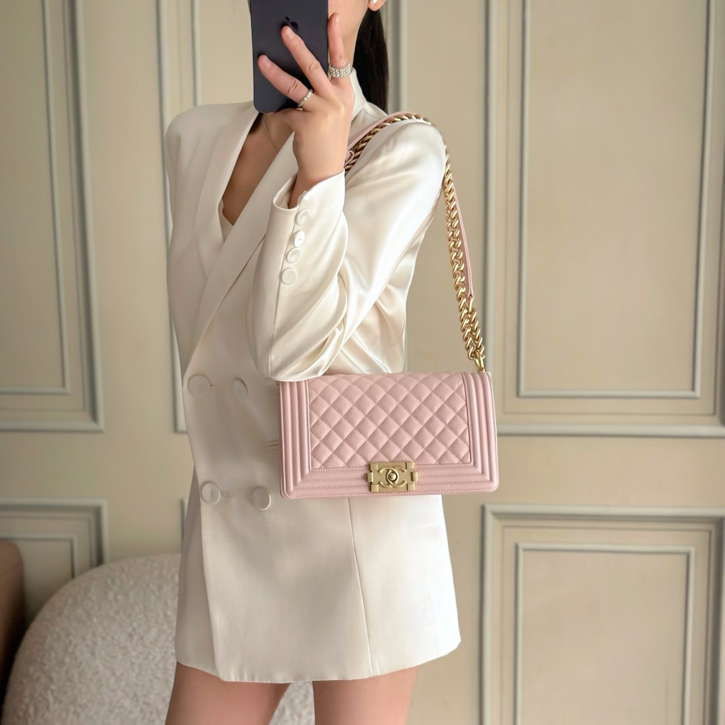 샤넬 보이 캐비어 플랩백 미듐 금장