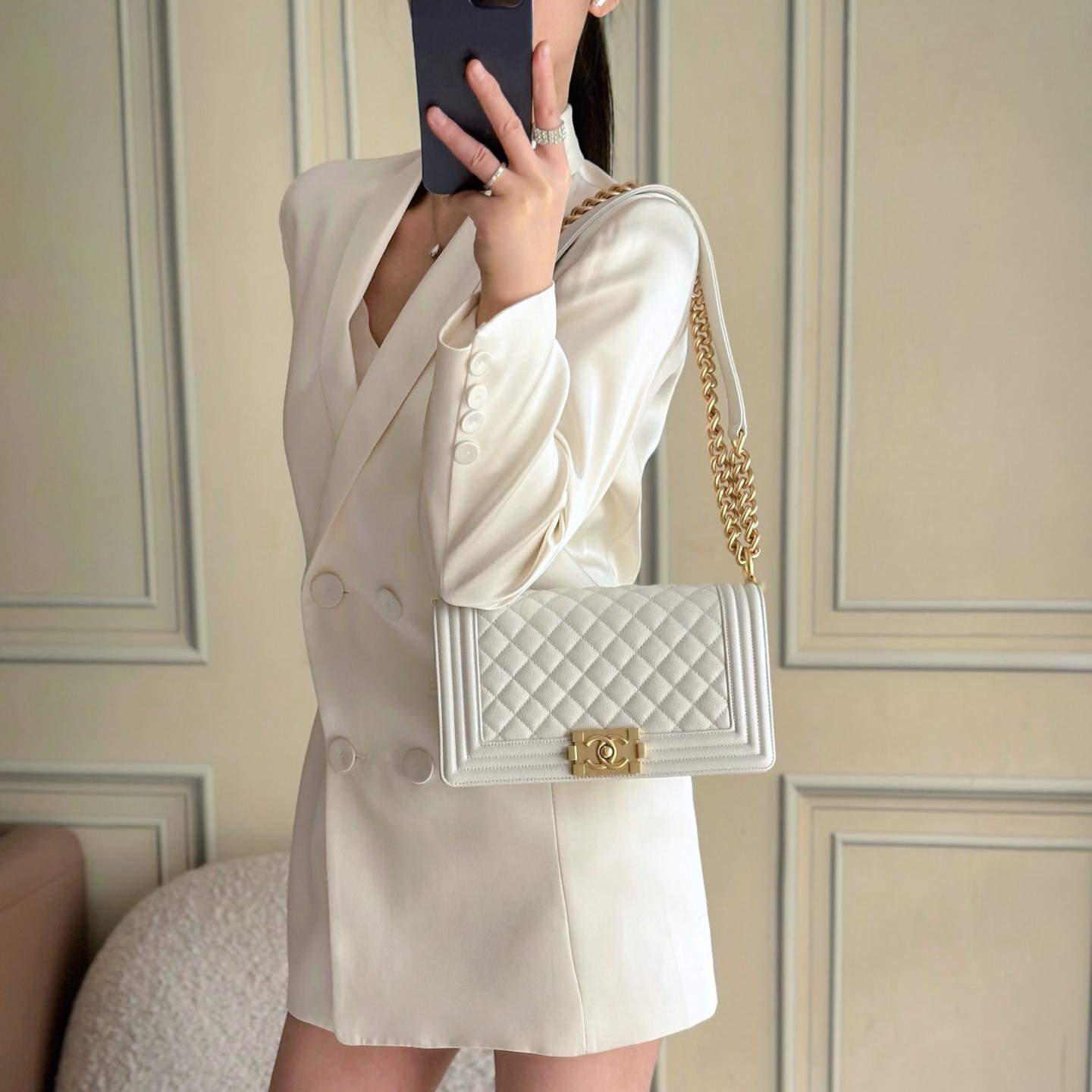 샤넬 보이 캐비어 플랩백 미듐 금장