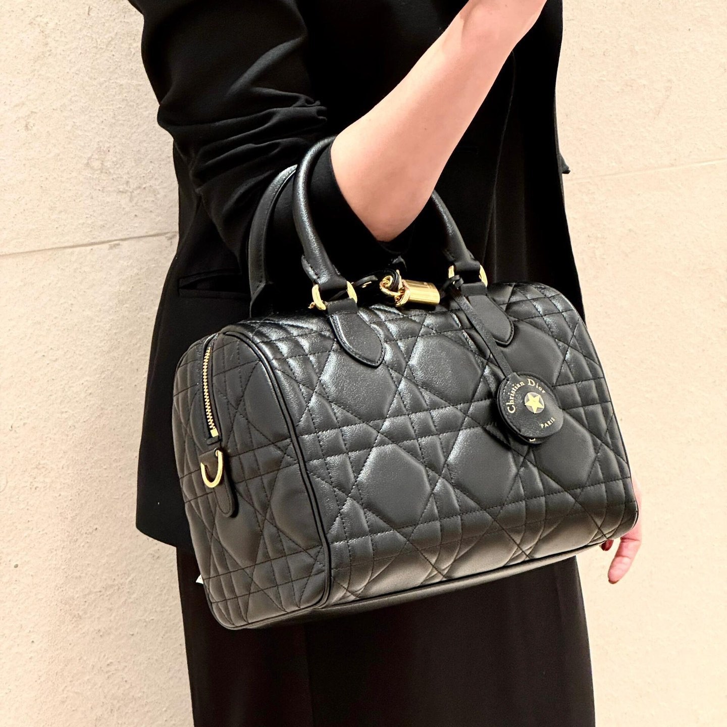 디올 그루브 송아지 가죽 숄더백 3가지 사이즈