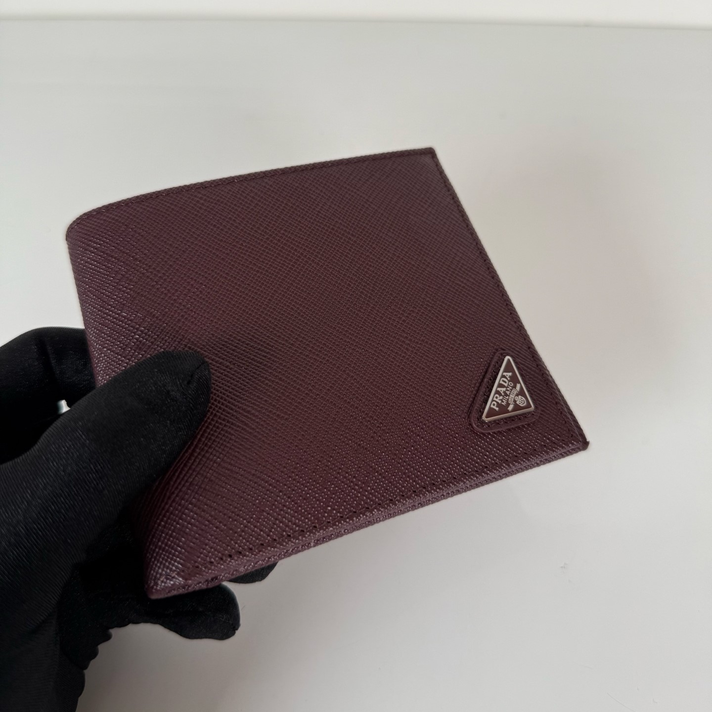 프라다 사피아노 가죽 반지갑 2M0513