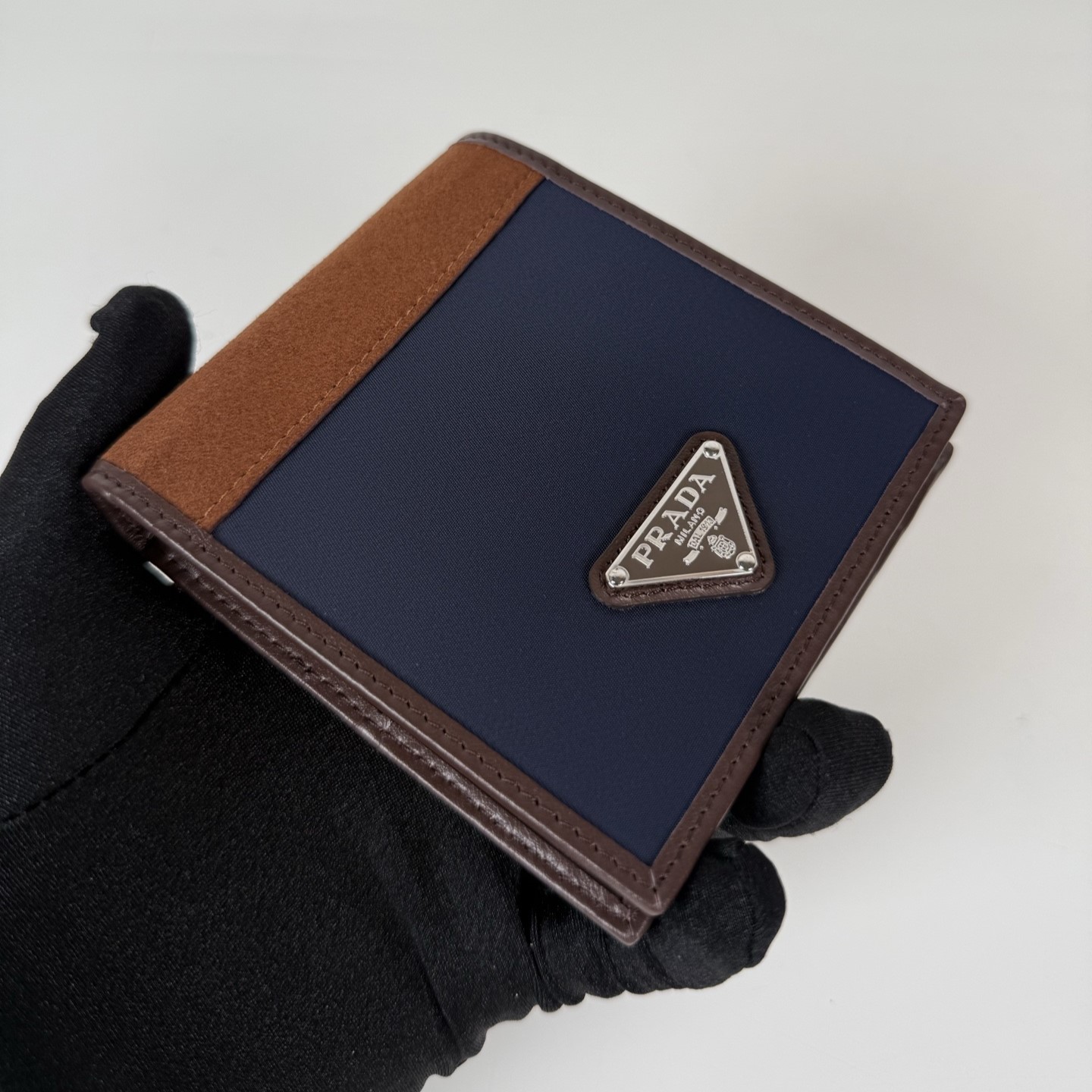 프라다 리나일론 가죽 반지갑 2M0513