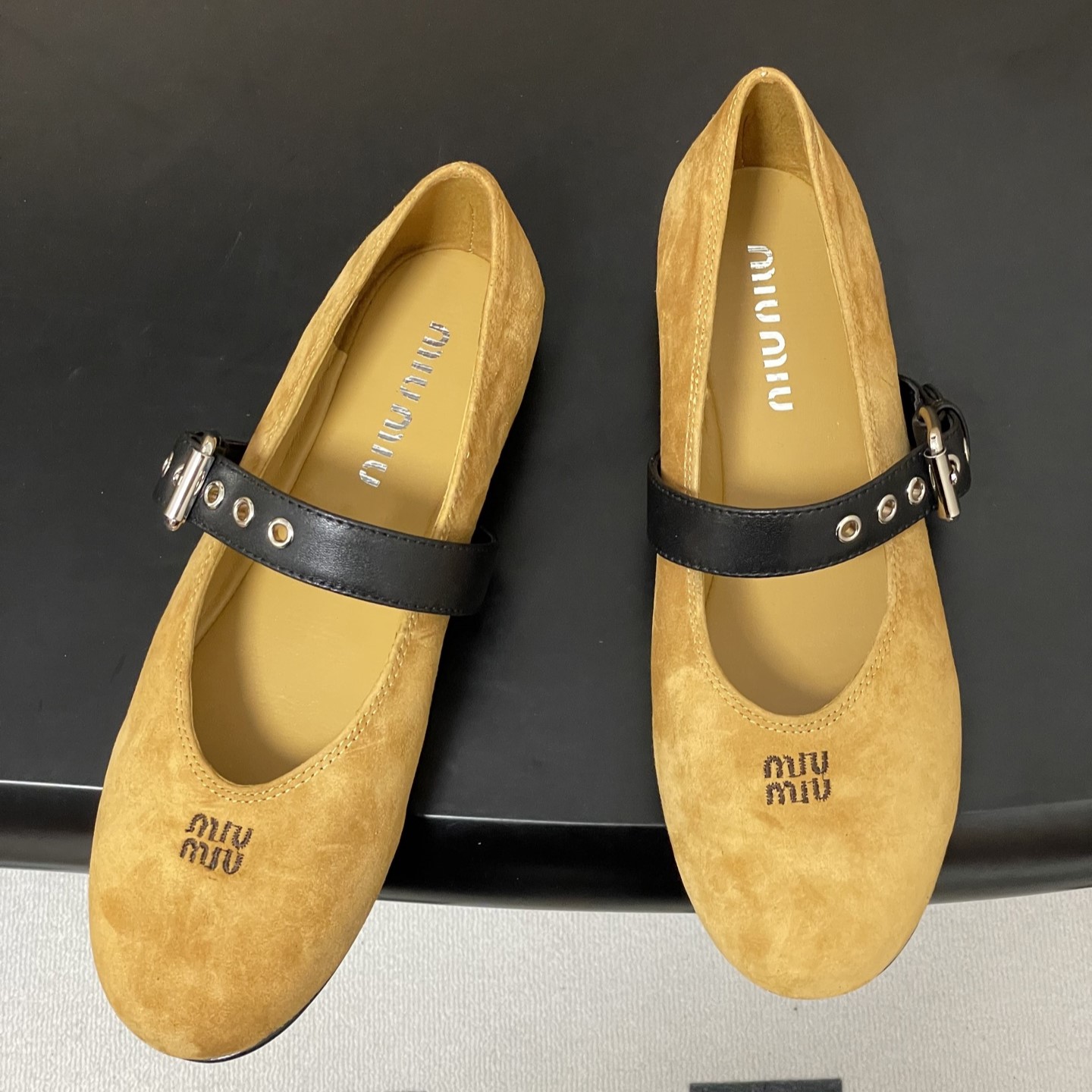 미우미우 스웨이드 메리제인 플랫슈즈