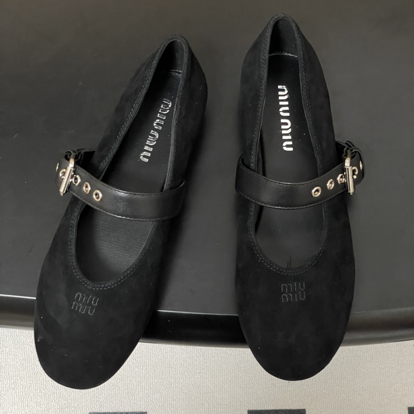 미우미우 스웨이드 메리제인 플랫슈즈