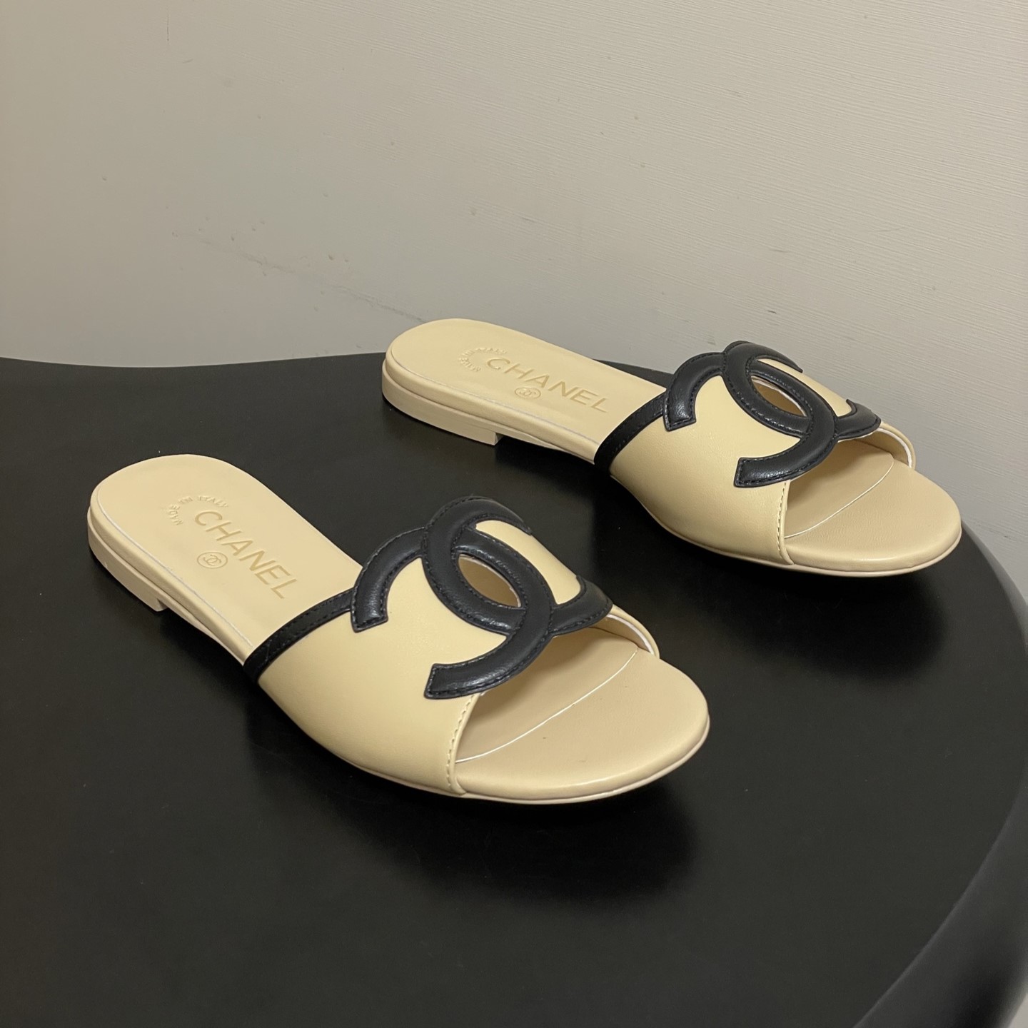 샤넬 슬리퍼 뮬 미들힐 2가지 디자인