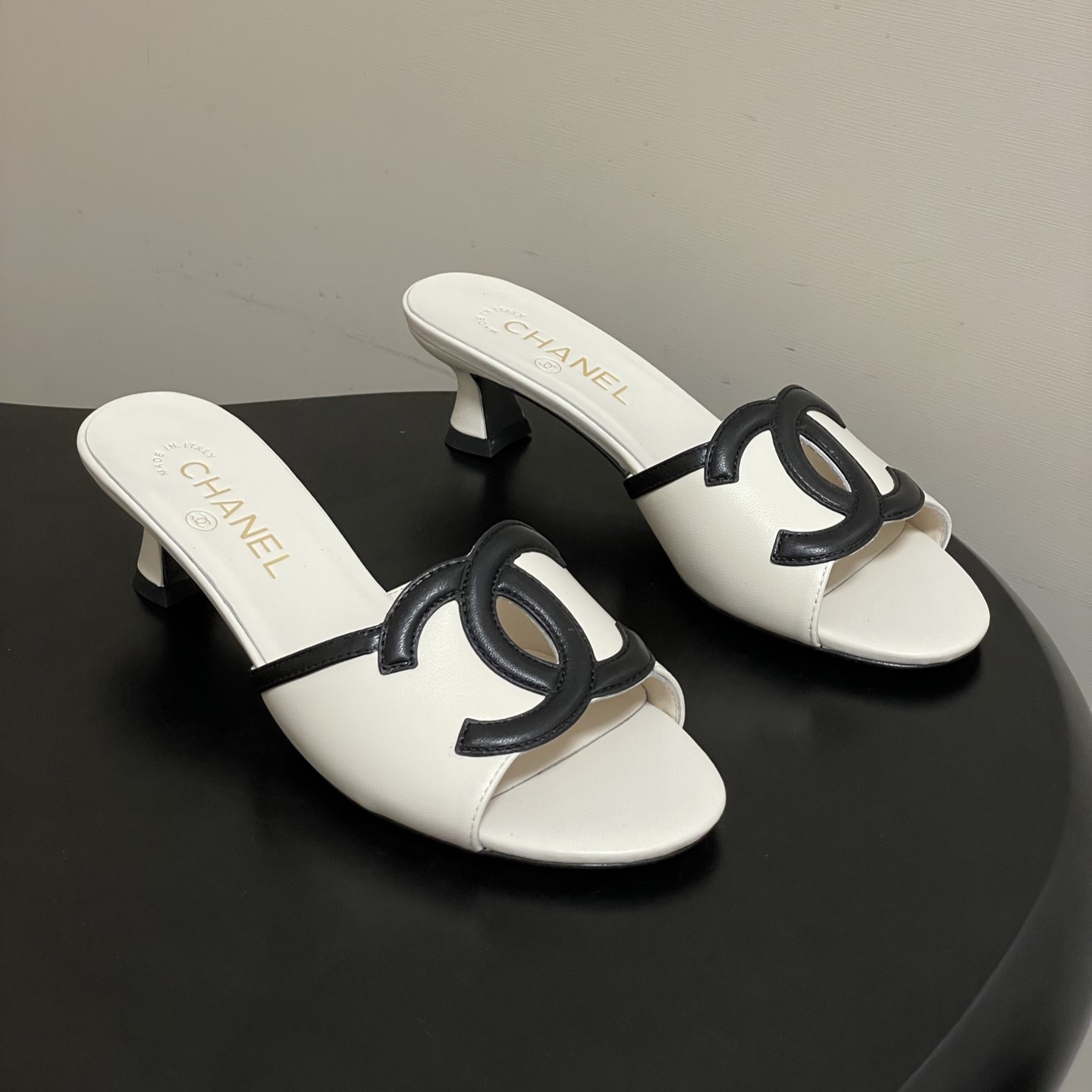 샤넬 슬리퍼 뮬 미들힐 2가지 디자인