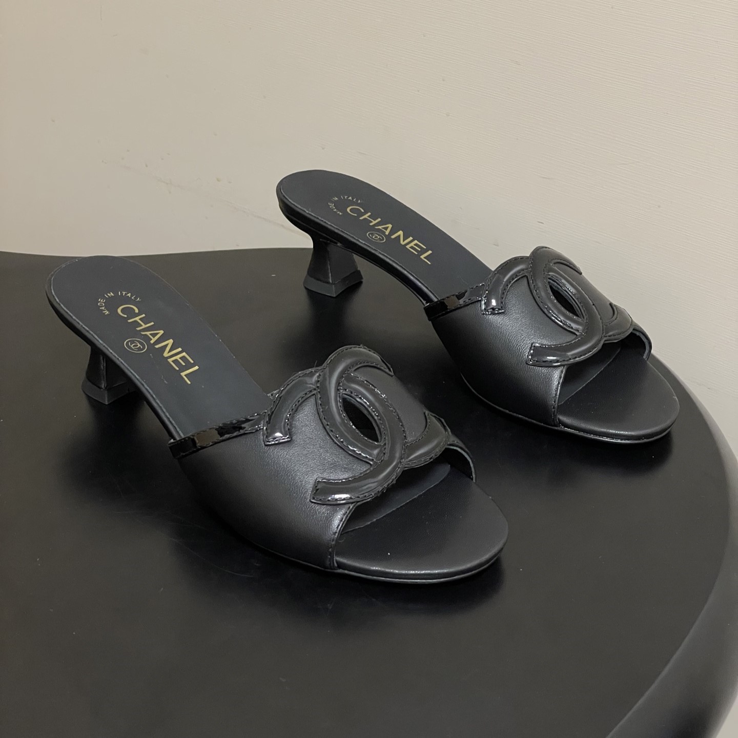 샤넬 슬리퍼 뮬 미들힐 2가지 디자인