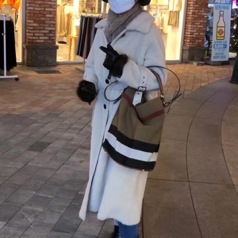 버버리 애쉬비 호보 미듐 숄더백