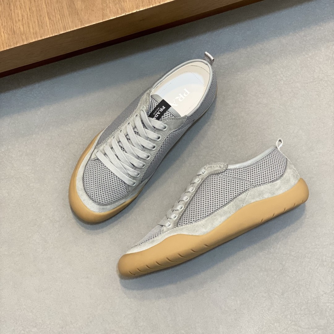 프라다 스피드락 레더 앤 메쉬 패브릭 남성 스니커즈