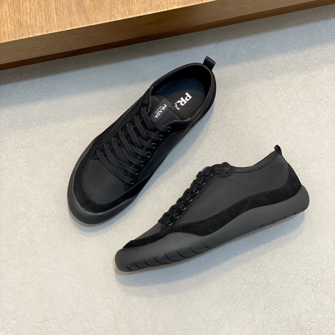 프라다 스피드락 레더 앤 메쉬 패브릭 남성 스니커즈