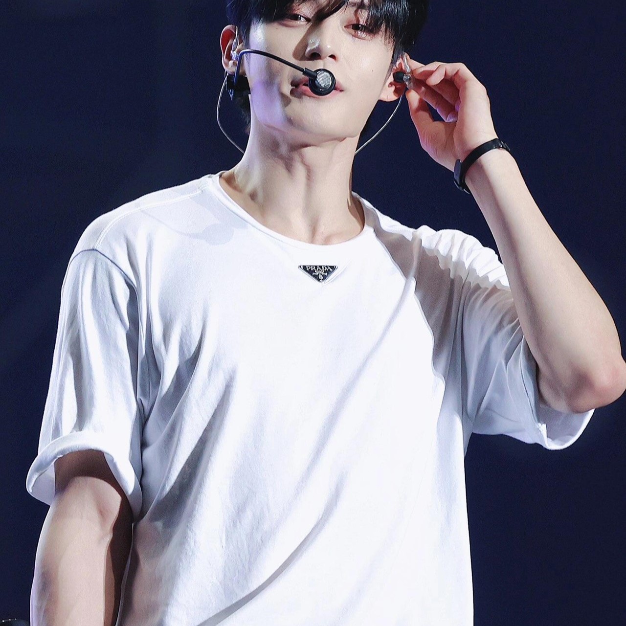 프라다 반팔티 3가지 색상 남녀공용