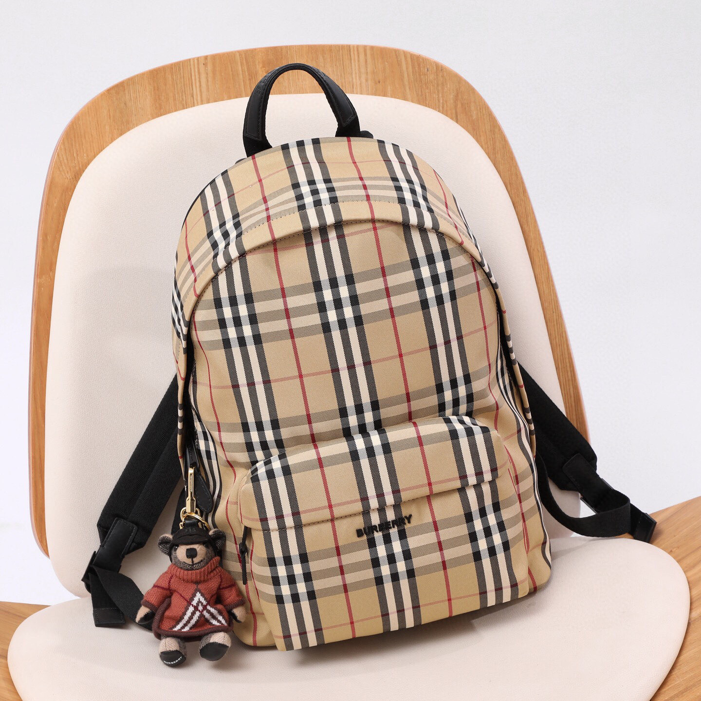 버버리 TB 모노그램 자카드 백팩