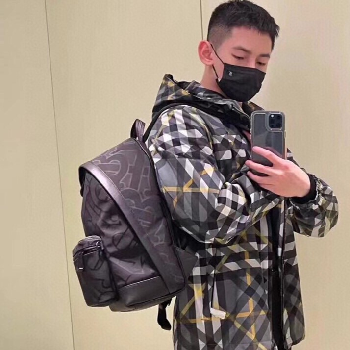 버버리 TB 모노그램 자카드 백팩