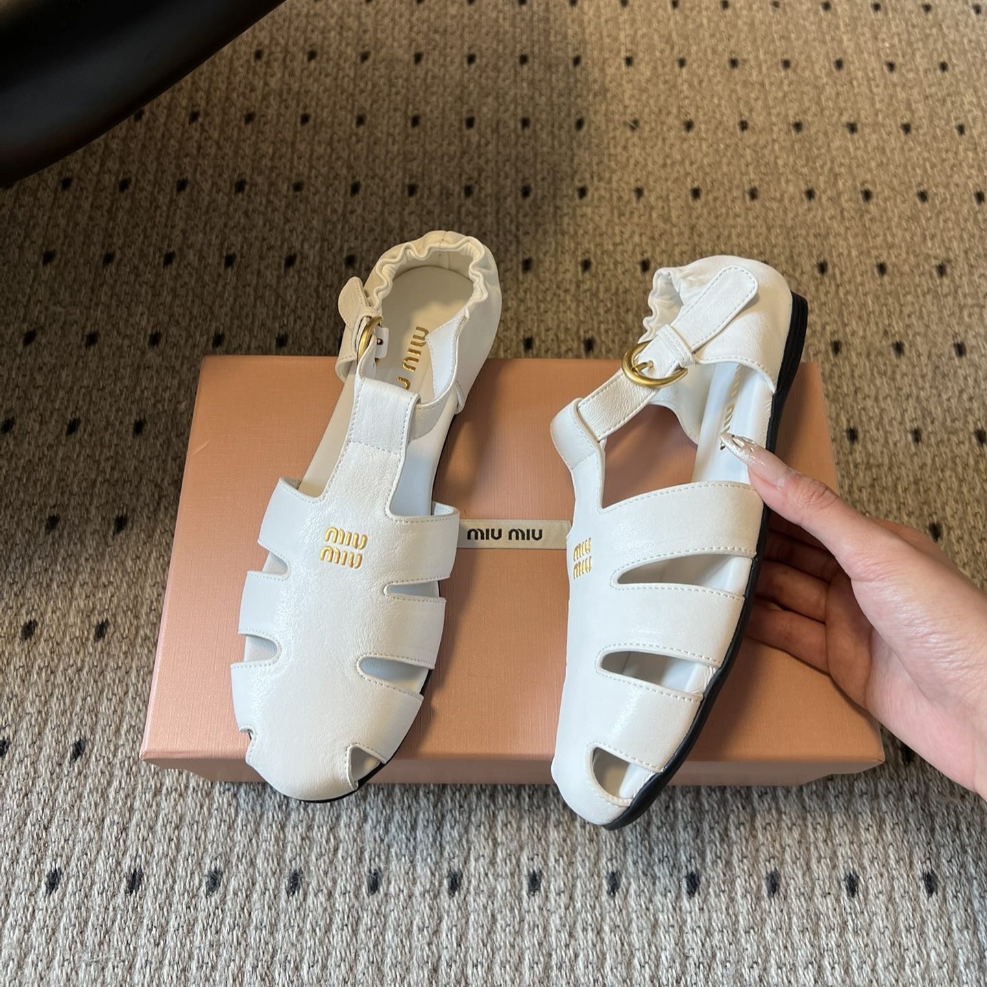 미우미우 루슈 나파 가죽 피셔맨 샌들