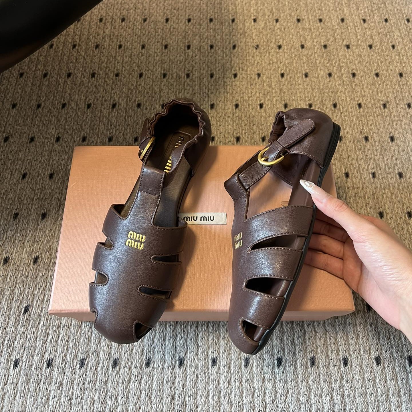 미우미우 루슈 나파 가죽 피셔맨 샌들